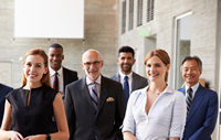 Photo de groupe d'hommes et de femmes