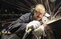 Hommes entrains de travailler